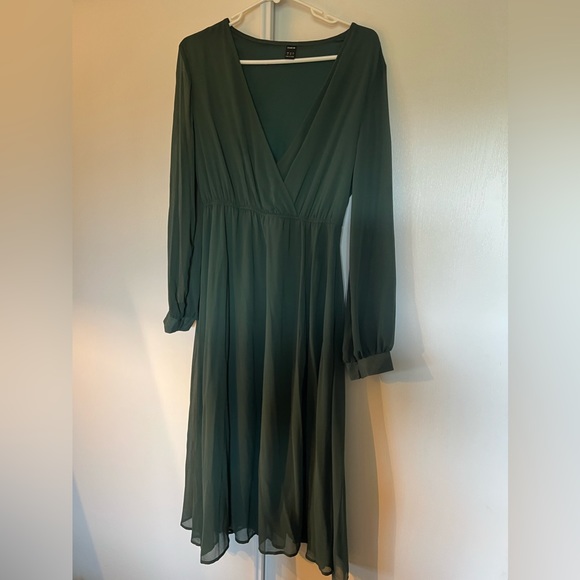 Dresses & Skirts - Green Chiffon Dress